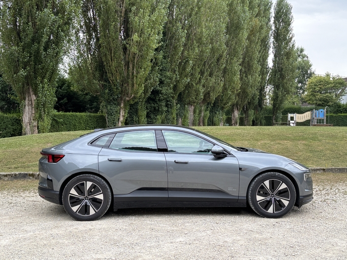 Pas de lunette arrière pour la Polestar 4, mais de vrais arguments