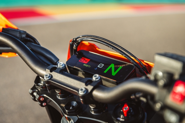 Plus de technologie pour les KTM 690 Enduro R et 690 SMC R 2026