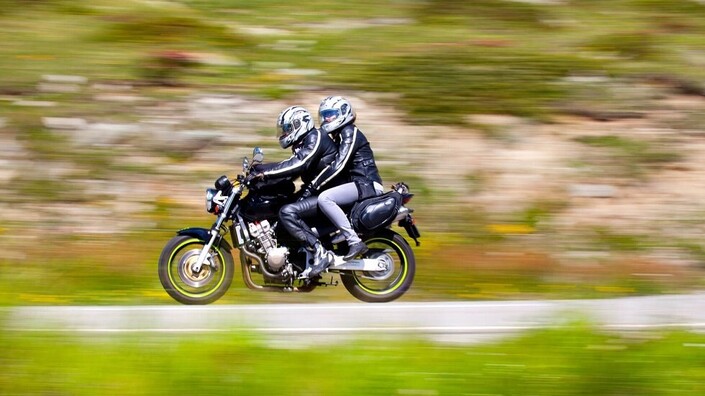 La moto devient monoplace et le passager une option !