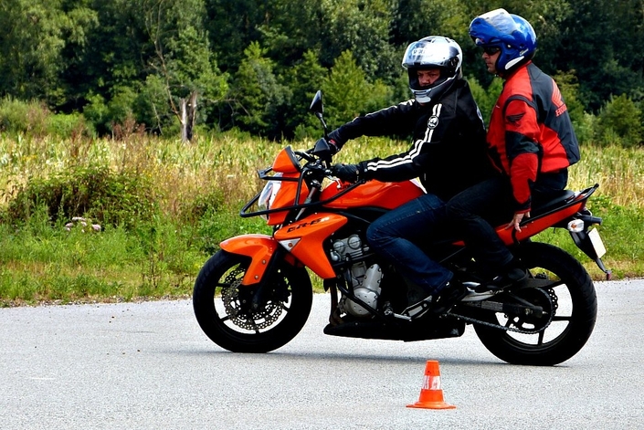 La moto devient monoplace et le passager une option !