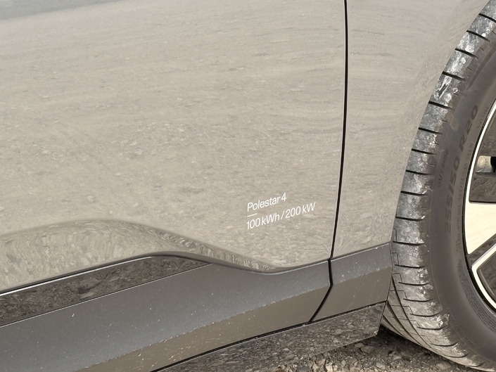 Pas de lunette arrière pour la Polestar 4, mais de vrais arguments