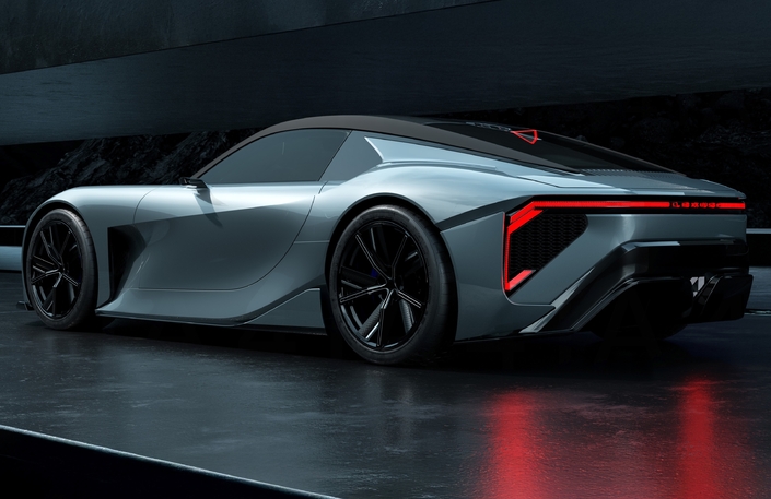 Vue de trois quarts arrière, la sportive de Lexus a aussi évolué par rapport au dernier concept-car vu en 2022.