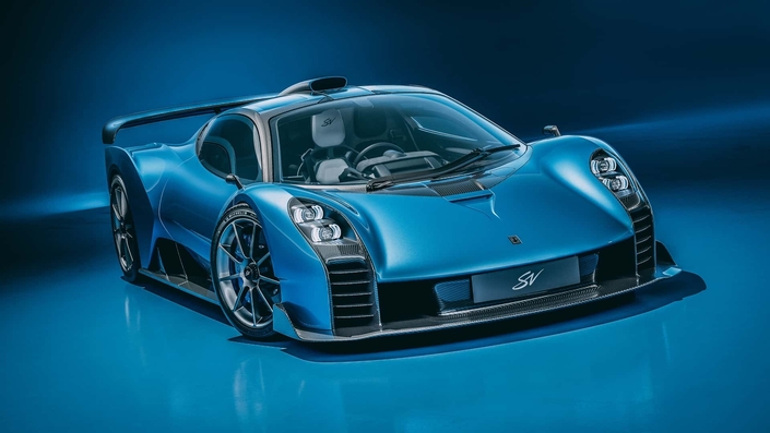 La GMA Le Mans GTR est homologuée pour la route contrairement à la McLaren F1 GTR à qui elle rend hommage.