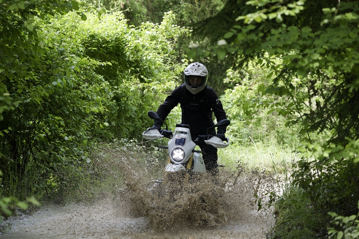 Comment faire simple, quand on peut faire cher ? La réponse avec la BMW R12 G/S