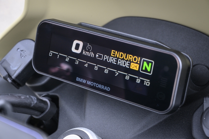 Comment faire simple, quand on peut faire cher ? La réponse avec la BMW R12 G/S