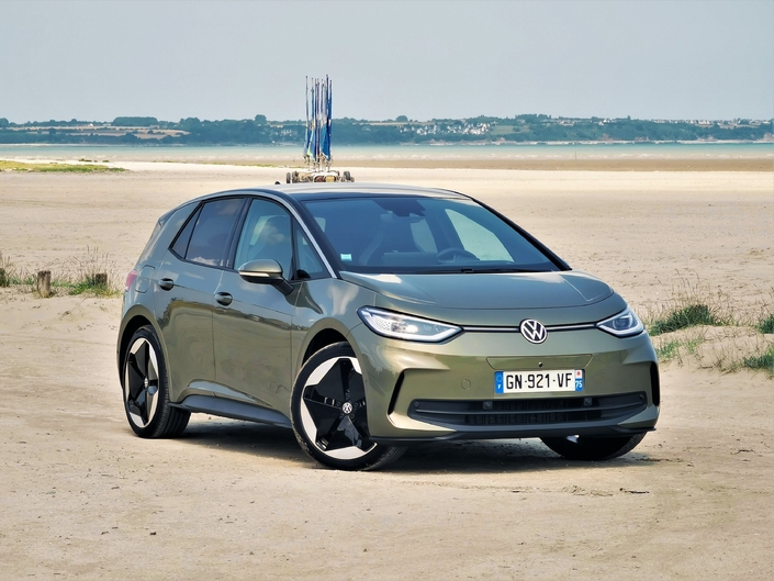 La Volkswagen ID3, désormais à moins de 30 000 euros en France fait des efforts de prix dans toute l'Europe.