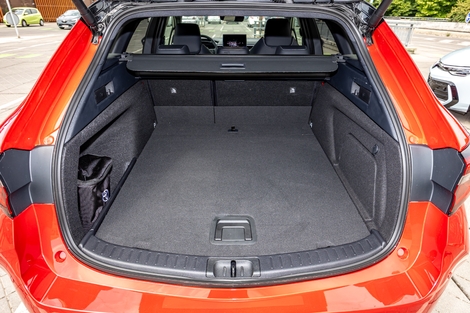 La Toyota fait presque aussi bien avec ses 596 l.
