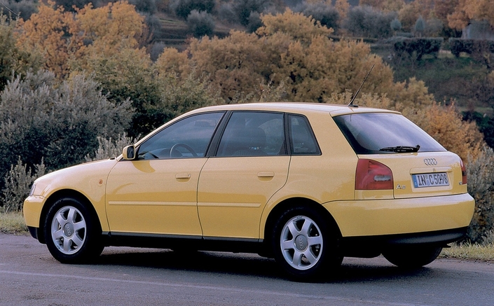 L'Audi A3 attendra 1999 pour se décliner en 5 portes, carrosserie qui se signale par ses 3 vitres latérales.