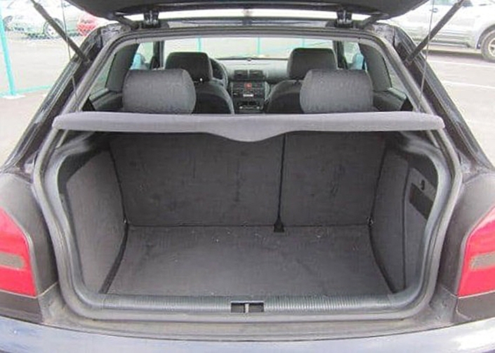 Avec un volume de 350 l banquette en place et des formes régulières, le coffre de l'Audi A3 se révèle assez accueillant.