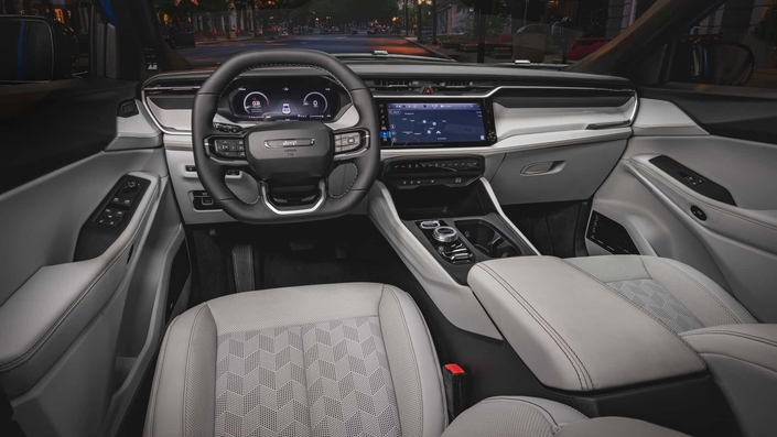 Voici la planche de bord du nouveau Jeep Cherokee.