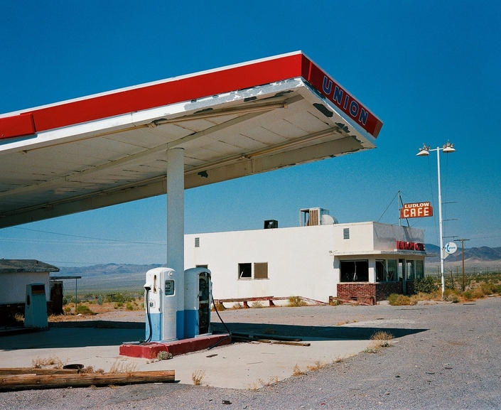 La désolation du désert photographiée par Wim Wenders.