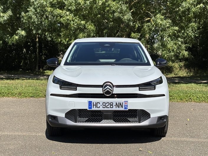 Que vaut la Citroën C4 hybride 110 ch, la moins chère du catalogue ?
