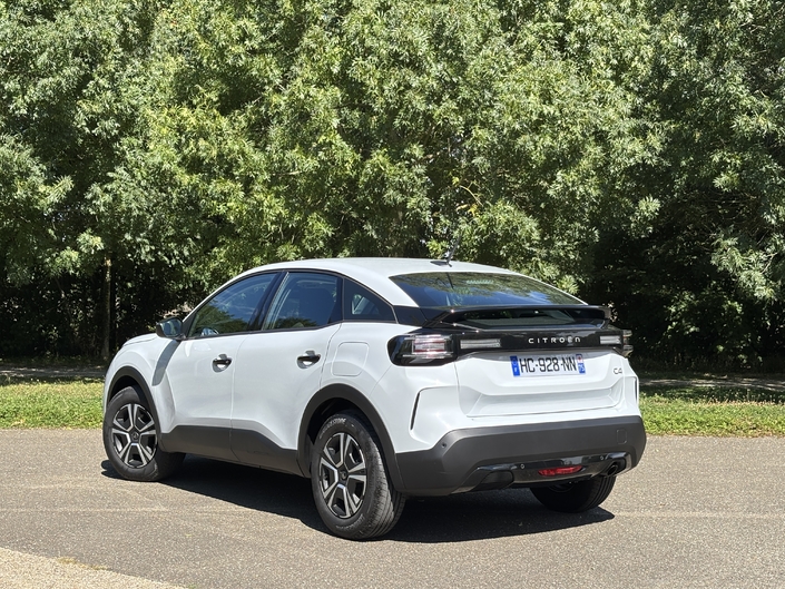 Que vaut la Citroën C4 hybride 110 ch, la moins chère du catalogue ?