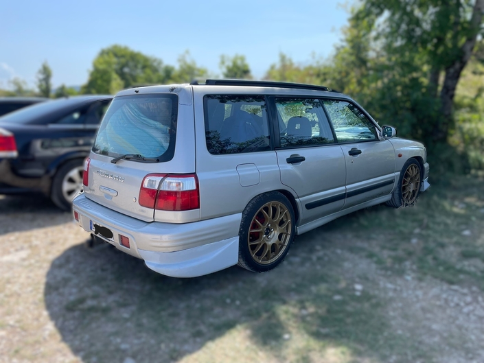 Une Subaru Forester "tunée" mais pas tout à fait finie… Oui, sportive, car elle abrite un quatre cylindres boxer turbo…