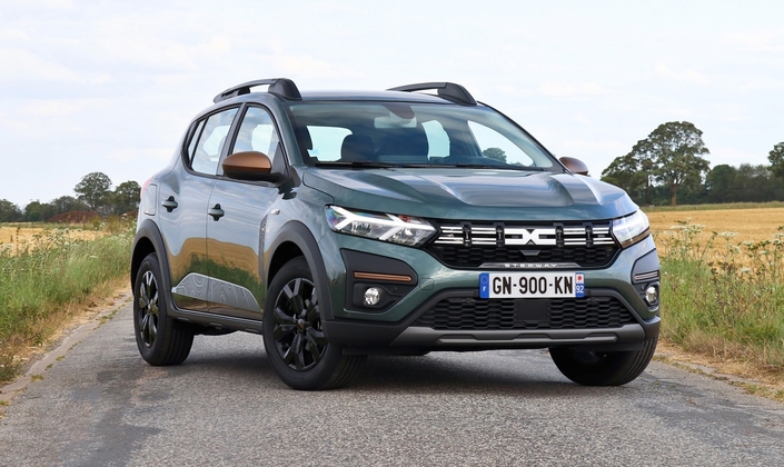Une Citroën C3 pas si hybride que cela et une Dacia Sandero loin devant