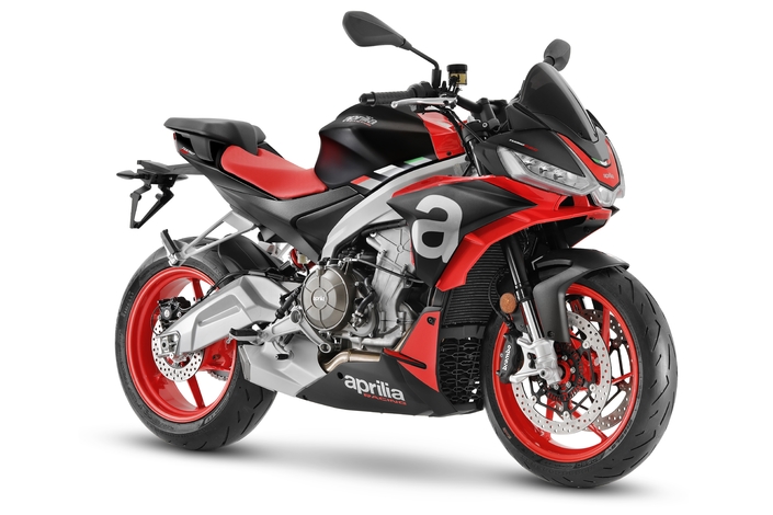 La Tuono 660 de série est très proche du concept présenté par Aprilia.