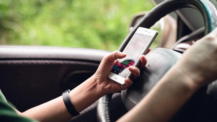 Freinage fantôme : comment le smartphone a tué l’automobile