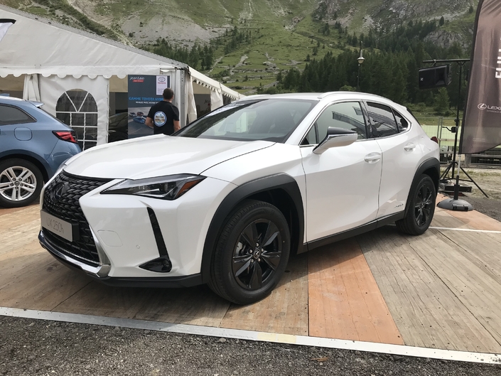 Lexus UX : descente en gamme - Vidéo en direct du salon de Val d'Isère 2019