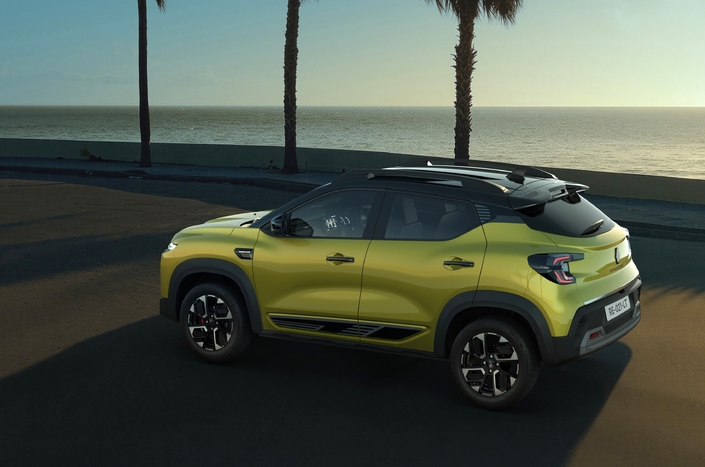 Ce Kiger présente un design plus musculeux que notre Captur.
