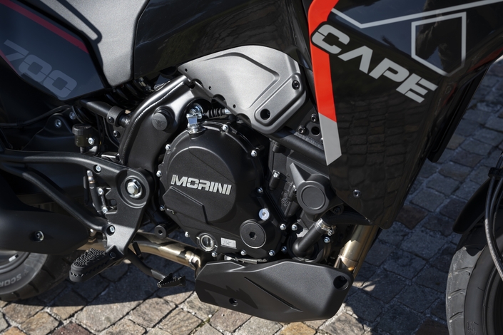 Le trail Moto Morini X-Cape passe au 700 et prend des chevaux
