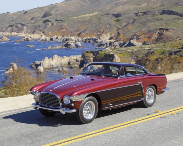 Promenade sur la Pacific Highway pour les stars de Pebble Beach.