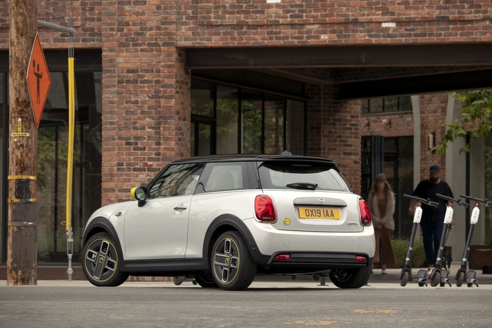 Mini : voici la version électrique Cooper SE