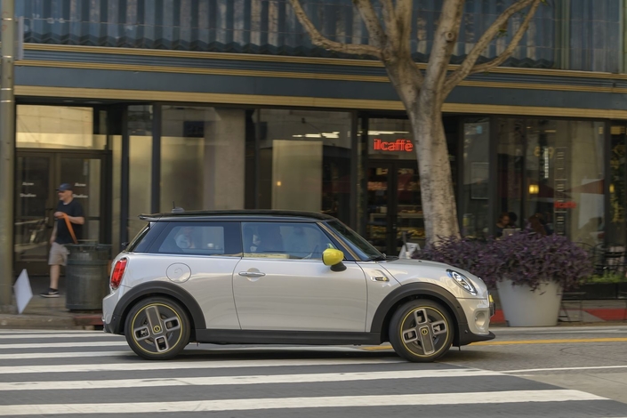 Mini : voici la version électrique Cooper SE