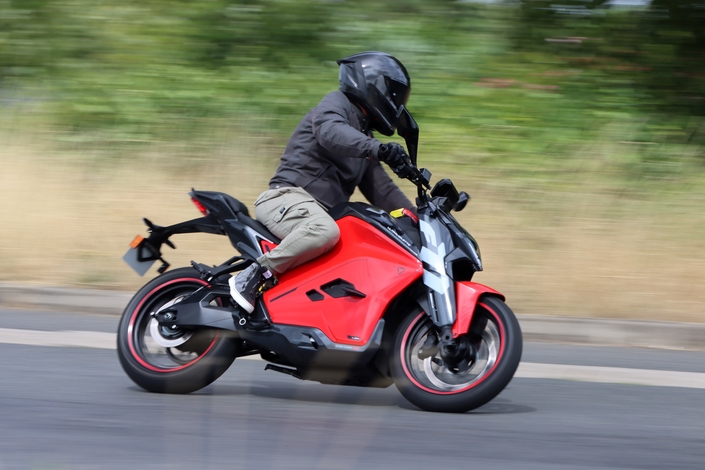L'Ultraviolette F77 Mach 2 est un équivalent 125 cm3 performant et presque abordable