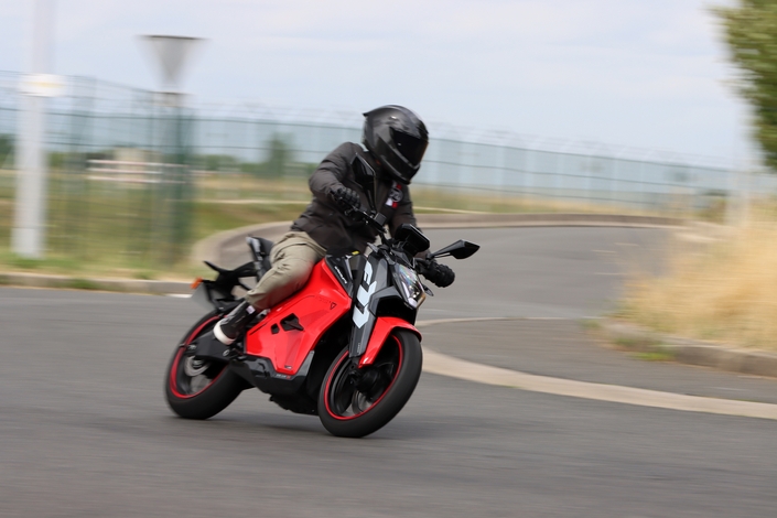 L'Ultraviolette F77 Mach 2 est un équivalent 125 cm3 performant et presque abordable