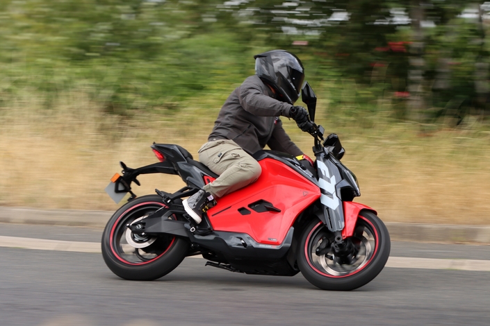 L'Ultraviolette F77 Mach 2 est un équivalent 125 cm3 performant et presque abordable
