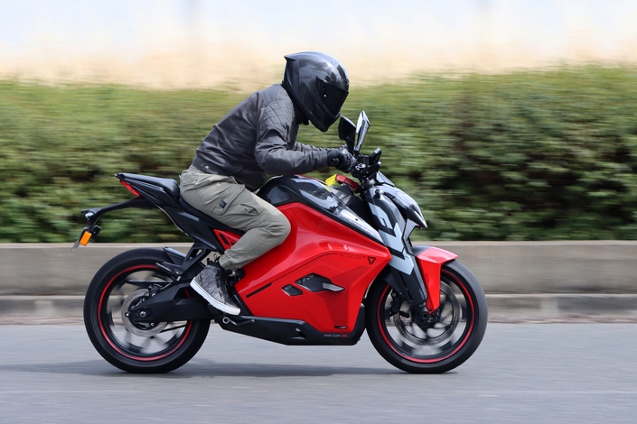 L'Ultraviolette F77 Mach 2 est un équivalent 125 cm3 performant et presque abordable