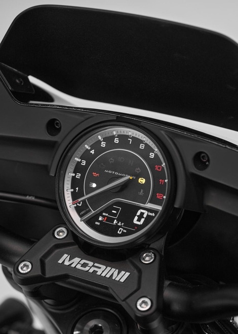 La Moto Morini Calibro s'équipe pour le voyage avec une version Bagger enfin disponible