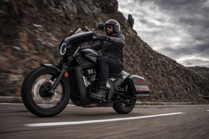 La Moto Morini Calibro s'équipe pour le voyage avec une version Bagger enfin disponible