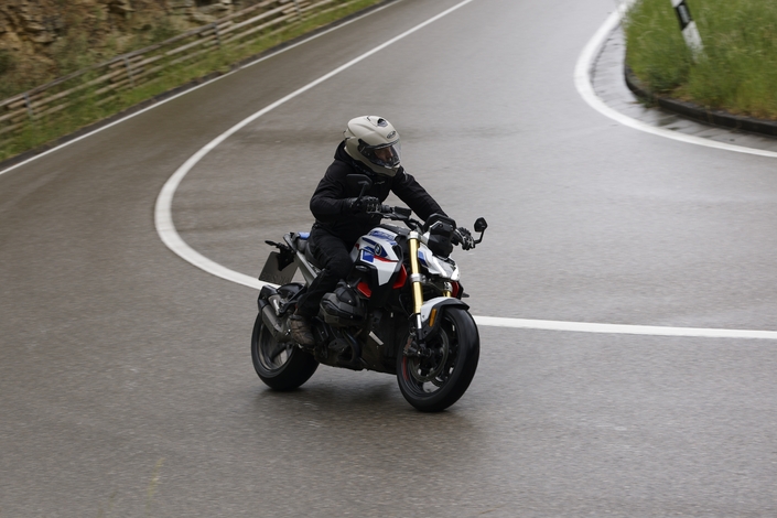 La BMW R1300 R est la reine de l’illusion