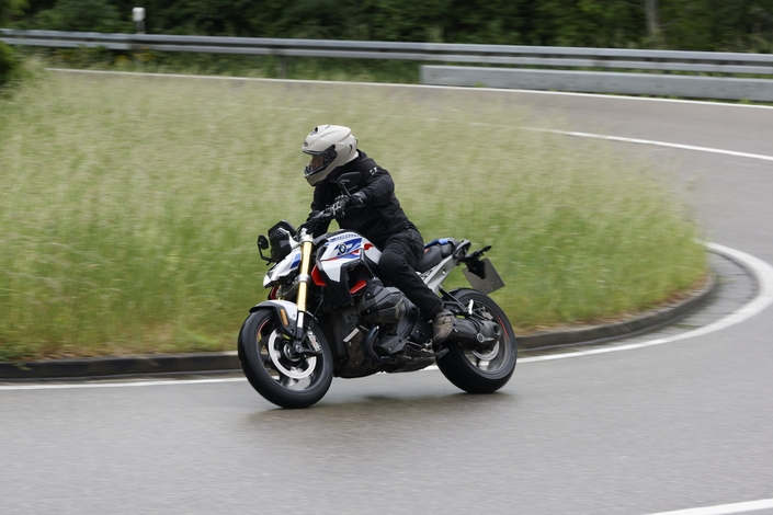 La BMW R1300 R est la reine de l’illusion