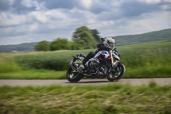 La BMW R1300 R est la reine de l’illusion