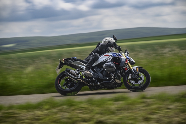 La BMW R1300 R est la reine de l’illusion