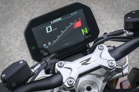 La BMW R1300 R est la reine de l’illusion