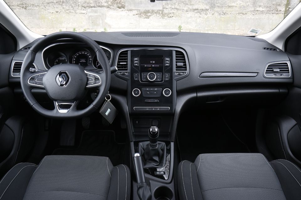 https://images.caradisiac.com/images/7/4/4/4/107444/S8-a-l-interieur-de-la-renault-megane-375572.jpg
