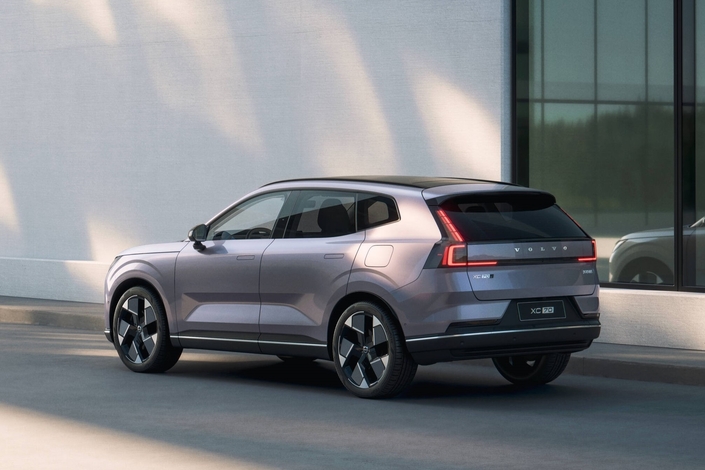 La signature lumineuse est typique de Volvo.
