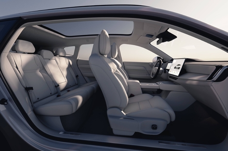 Le nouveau Volvo XC70 hybride rechargeable va très loin sans brûler une goutte de carburant