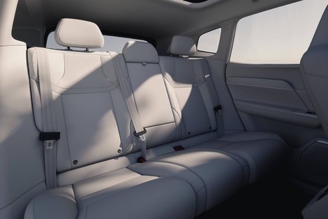Le nouveau Volvo XC70 hybride rechargeable va très loin sans brûler une goutte de carburant