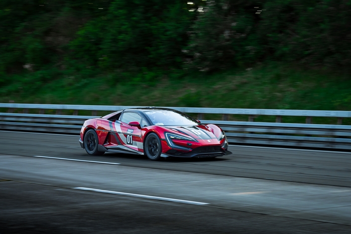 La U9 Track Edition sur la piste du centre d'essai de Papenburg. À la clé, un record : 472,41 km/h.