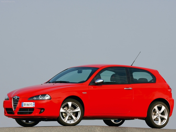 Fin 2007, un différentiel Torsen à glissement limité Q2 est proposé en option sur l'Alfa 147 JTDm 150. Les prises d'air de bouclier gagnent alors une barre chromée.