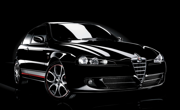 En 2008, l'Alfa 147 se décline en Ducati Corse, équipée du différentiel Q2 et d'un moteur poussé à 170 ch. 1 000 unités seront fabriquées, dont 250 pour la France.