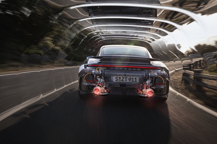 La Porsche 911 Turbo S passe à l'hybride et explose les chronos de sa devancière