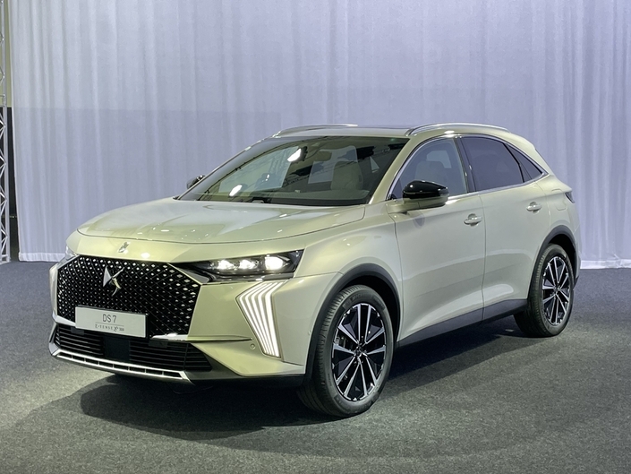 L’offre débute avec le moteur diesel BlueHDi 130 ch à partir de 49 750 €.