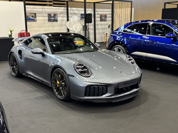 Porsche sort l'artillerie lourde au Salon de Lyon