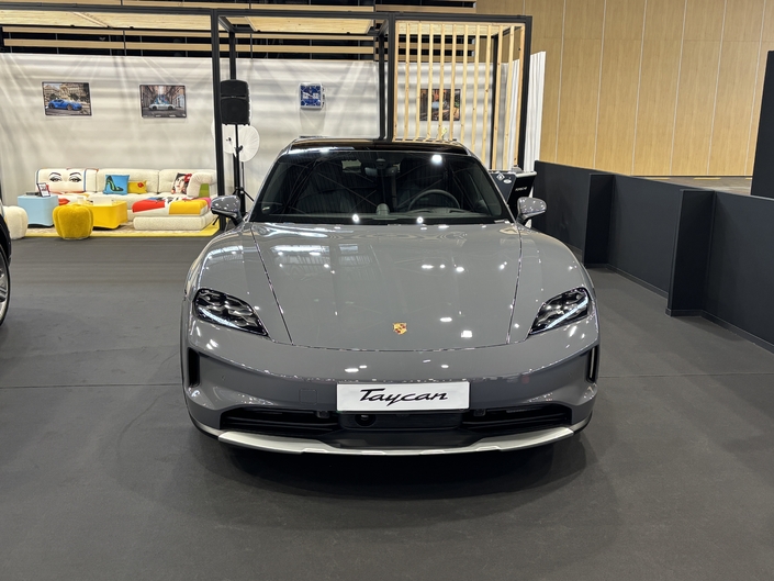 Porsche sort l'artillerie lourde au Salon de Lyon