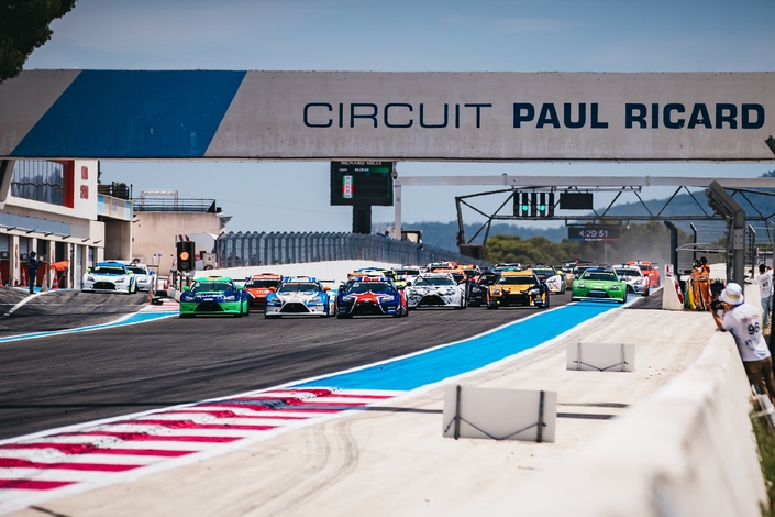 La meute de la Lamera Cup lâchée sur le grand circuit Paul Ricard de 5,8 km.